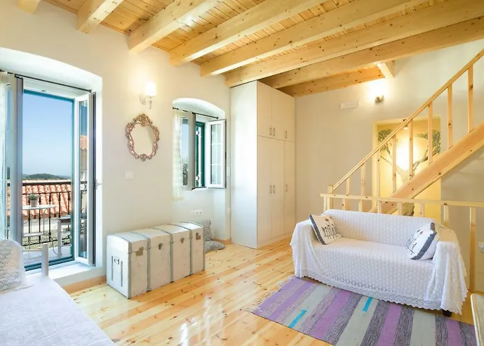 Mara\'S Traditional Cottage